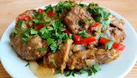 Самая вкусная и нежная куриная печень с овощами - Видео-рецепт