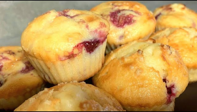 Вкуснейшие Кексы с Вишней на кефире - Видео-рецепт