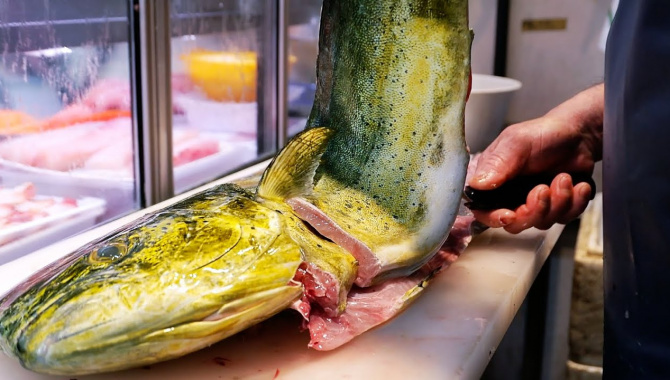 Японская уличная еда - Рыба MAHI MAHI, приготовленная тремя способами. Окинавские морепродукты (Видео)