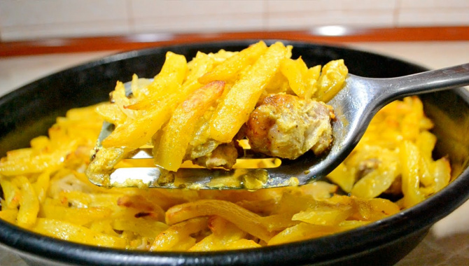 Картошка запеченная в духовке с мясом - Видео-рецепт