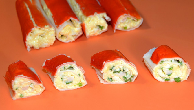 Рулет из крабовых палочек - Видео-рецепт