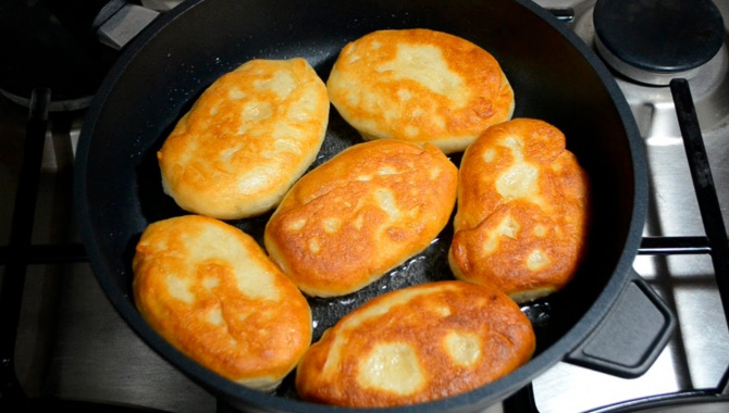 Как правильно лепить красивые пирожки из дрожжевого теста с начинкой (Видео)