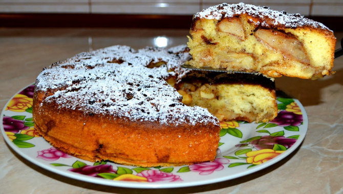 Шарлотка с яблоками - Видео-рецепт