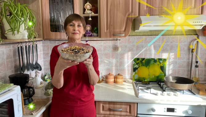 Супер салат с черносливом без слоев - Видео-рецепт