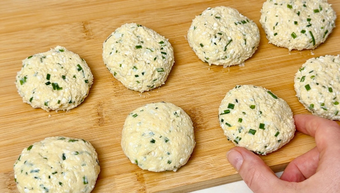 Ленивые пирожки на сковороде за 5 минут - Видео-рецепт