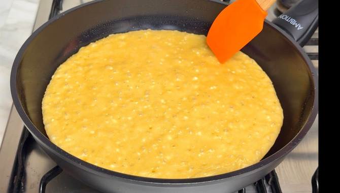 Быстрый Пирог с творогом на сковороде - Видео-рецепт